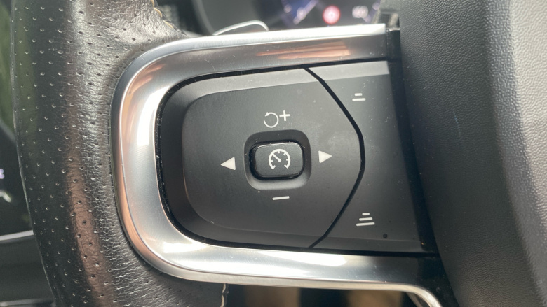 Volvo Xc40 2.0 T5 R DESIGN 5dr AWD Geartronic Petrol Estate